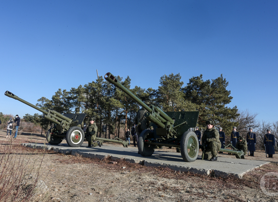 30 орудийных залпов прогремят в Волгограде в День Победы